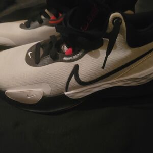 Nike Men's Black and White Sneakers